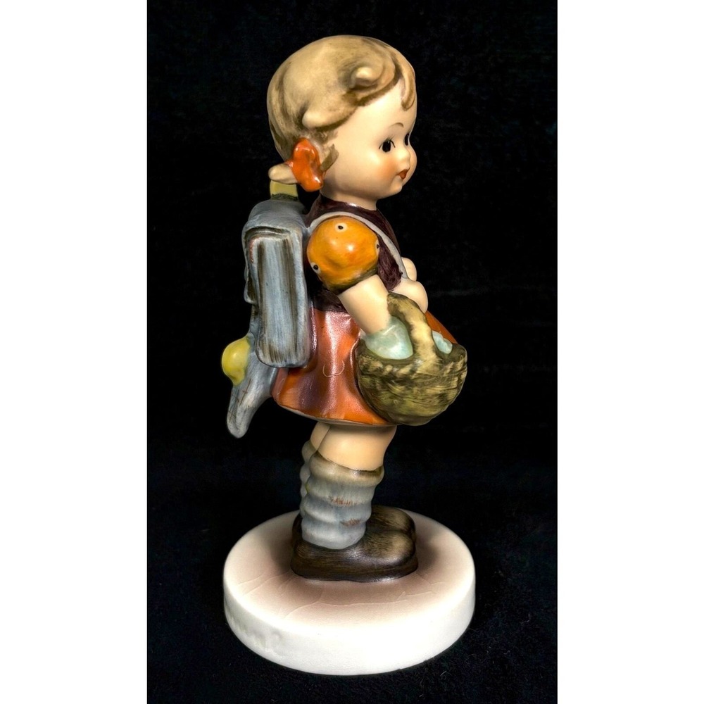 Goebel Hummel SCHOOL GIRL w/ Backpack & Basket 4.5" #81 2/0 TMK 6 "Missing Bee" - Picture 5 of 13
